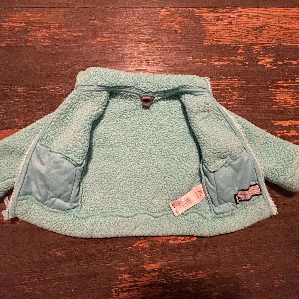 Eddie Bauer 3T Light Blue Sherpa Jacket, great used condition. So thick&warm!